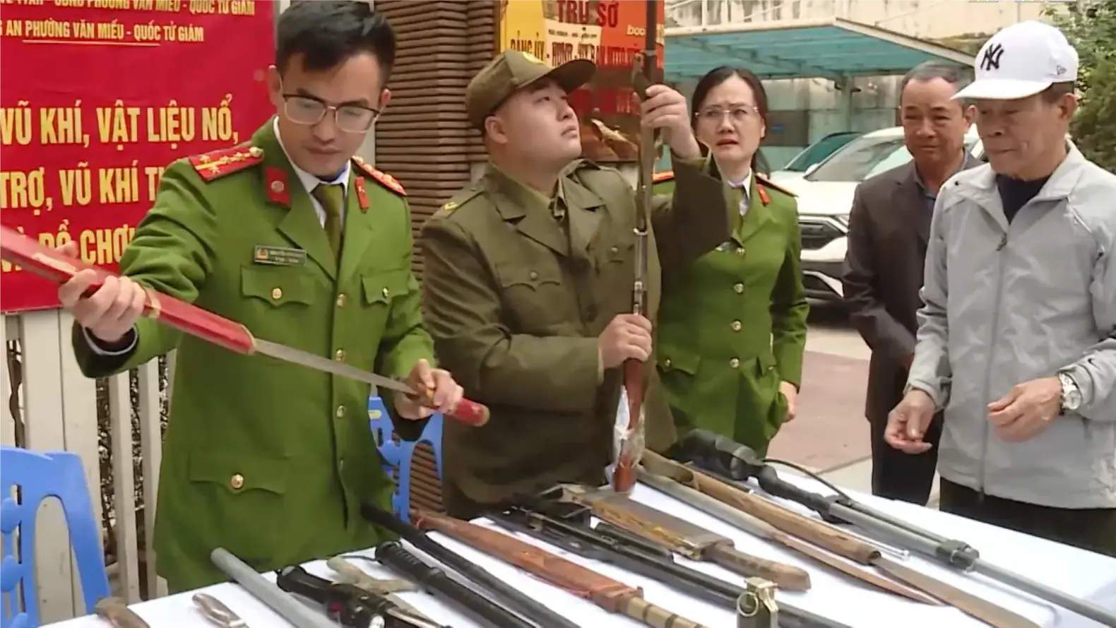 Công an thu hồi nhiều hung khí nguy hiểm